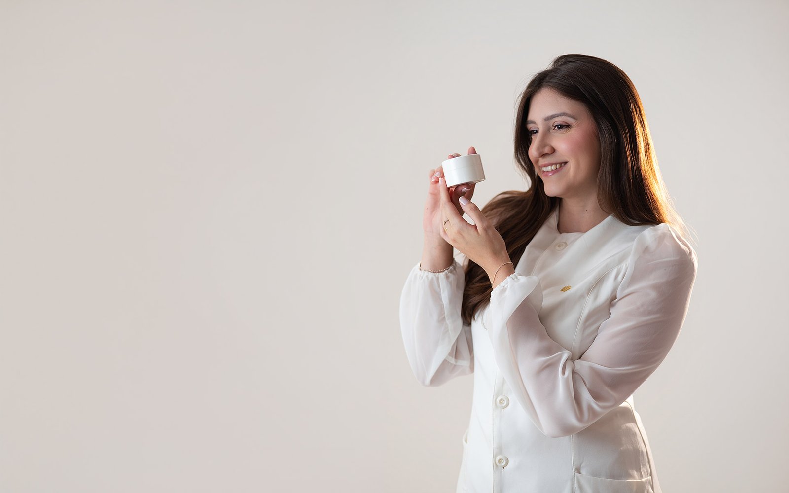 Thais Coelho — especialista em cosmetologia